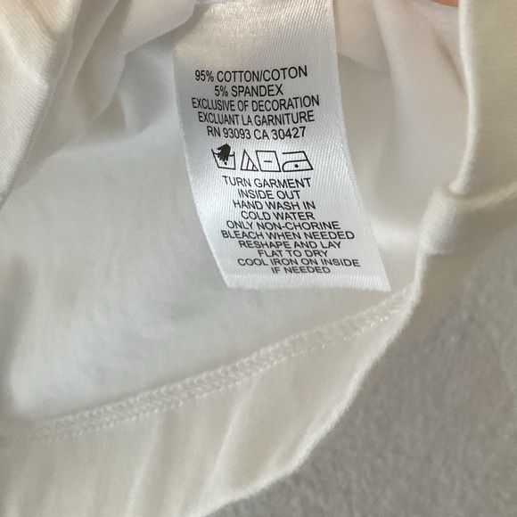 ZoZo White Sleeveless V Neck Top w/Black Decoration size Medium NWT - Picture 3 of 9